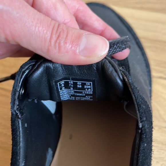 Clarks women’s tennis shoes black 7.5 - Picture 7 of 7
